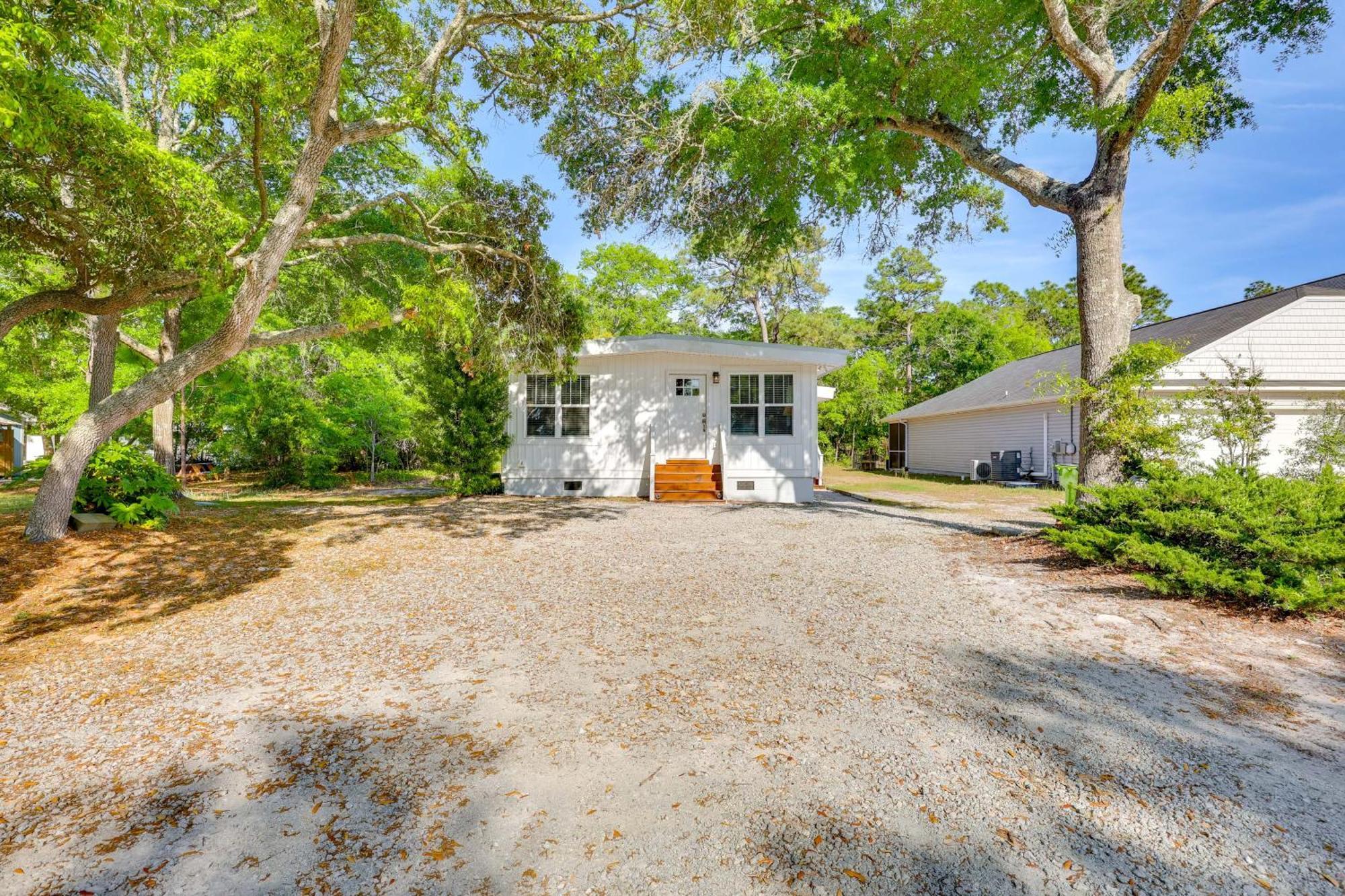 Modern Oak Island Escape 1 Mile To Long Beach! Exteriör bild