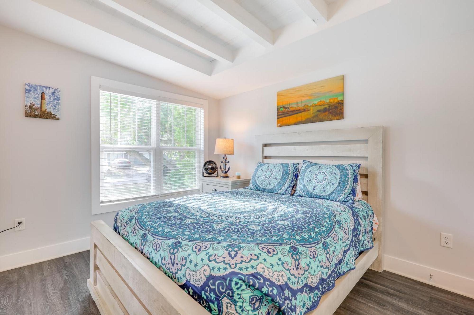 Modern Oak Island Escape 1 Mile To Long Beach! Exteriör bild
