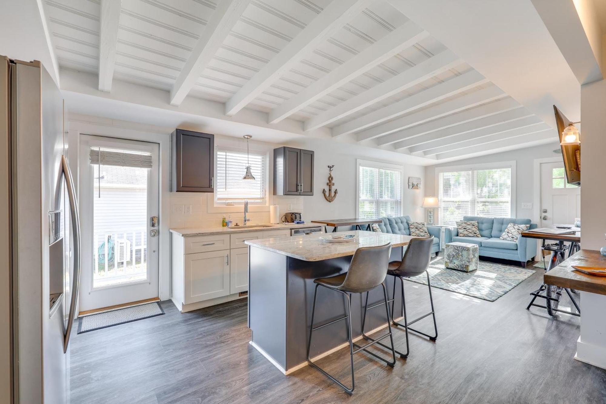 Modern Oak Island Escape 1 Mile To Long Beach! Exteriör bild