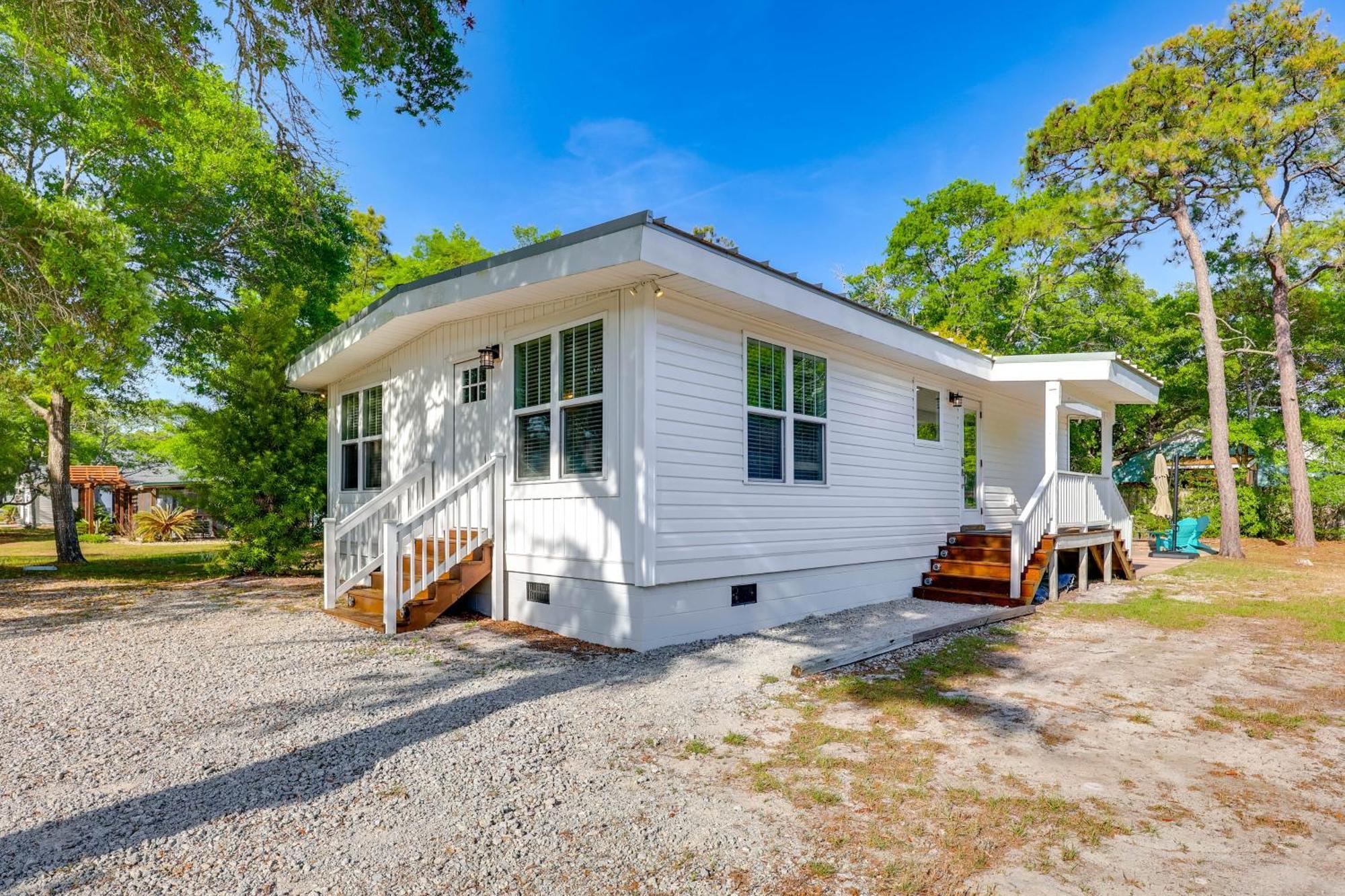 Modern Oak Island Escape 1 Mile To Long Beach! Exteriör bild