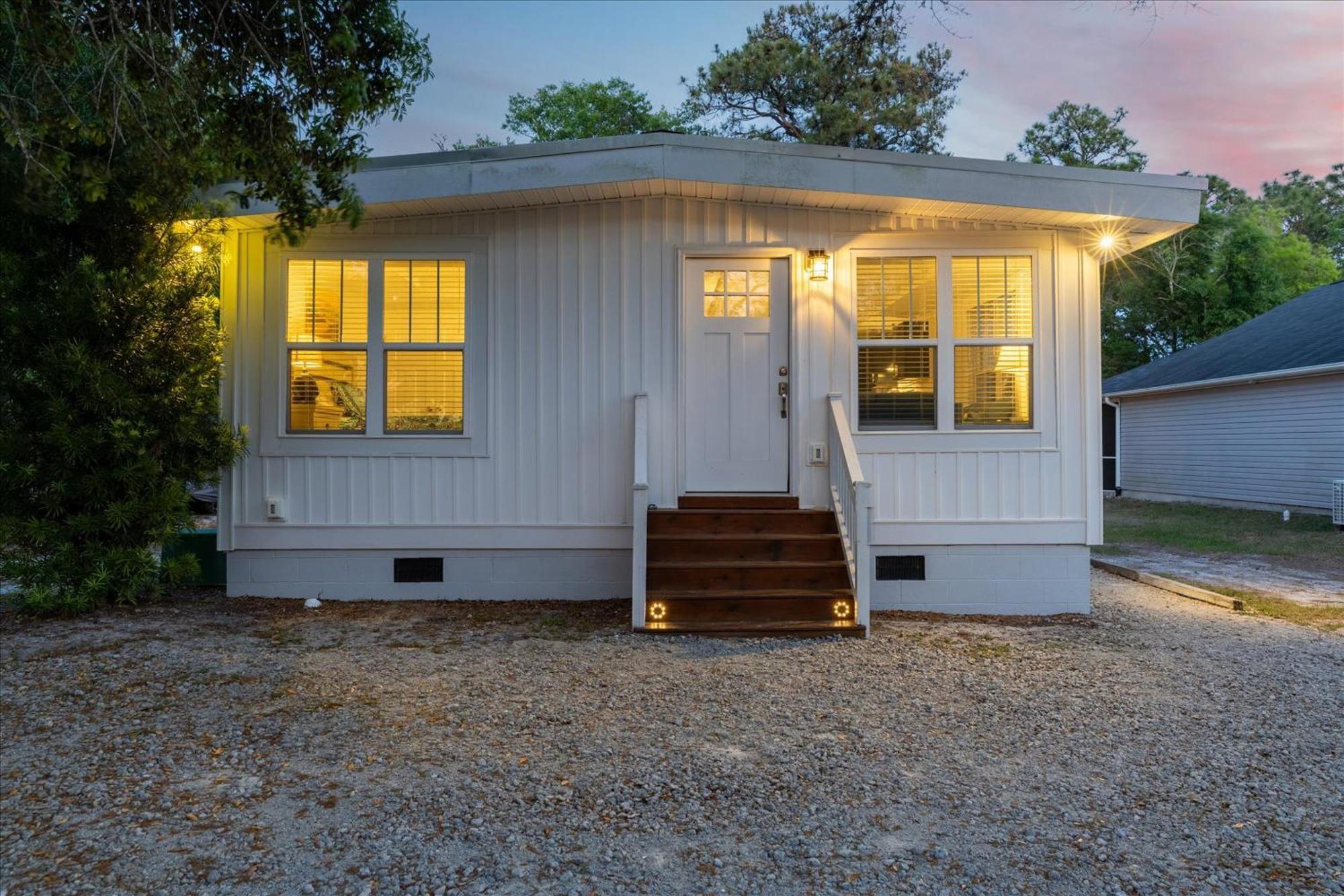 Modern Oak Island Escape 1 Mile To Long Beach! Exteriör bild