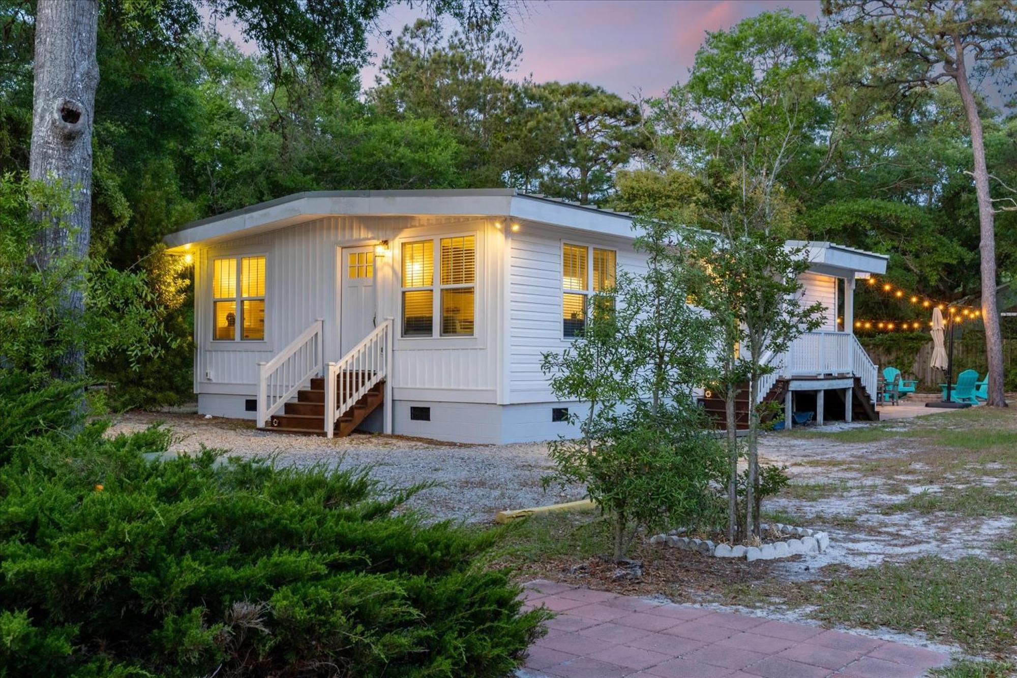 Modern Oak Island Escape 1 Mile To Long Beach! Exteriör bild